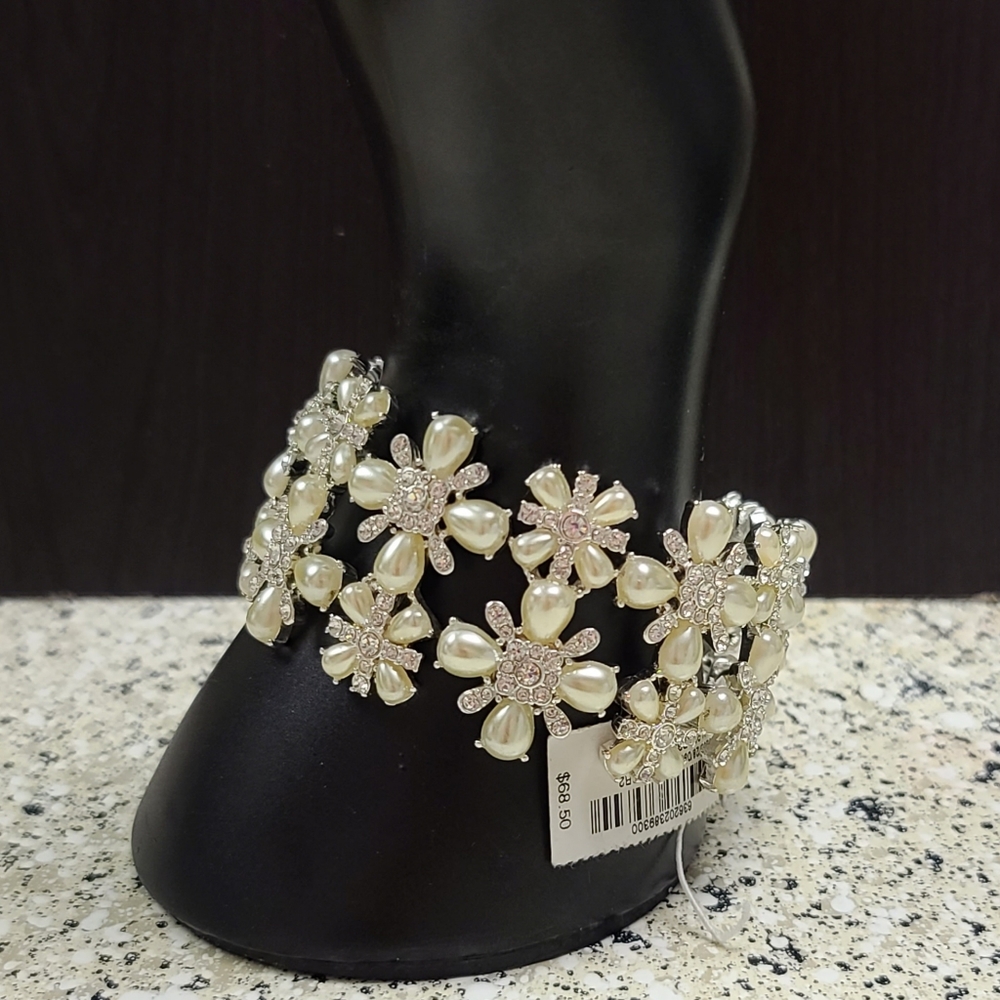 Macys pearl star Bracelet nwt